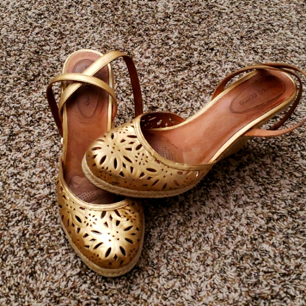 Gold wedge sandles
